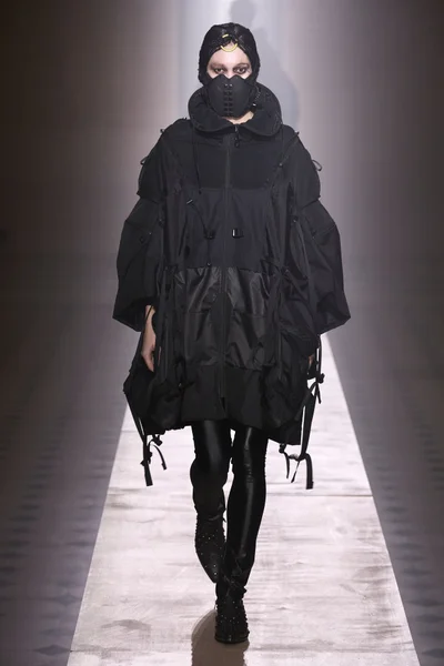 Look 3
